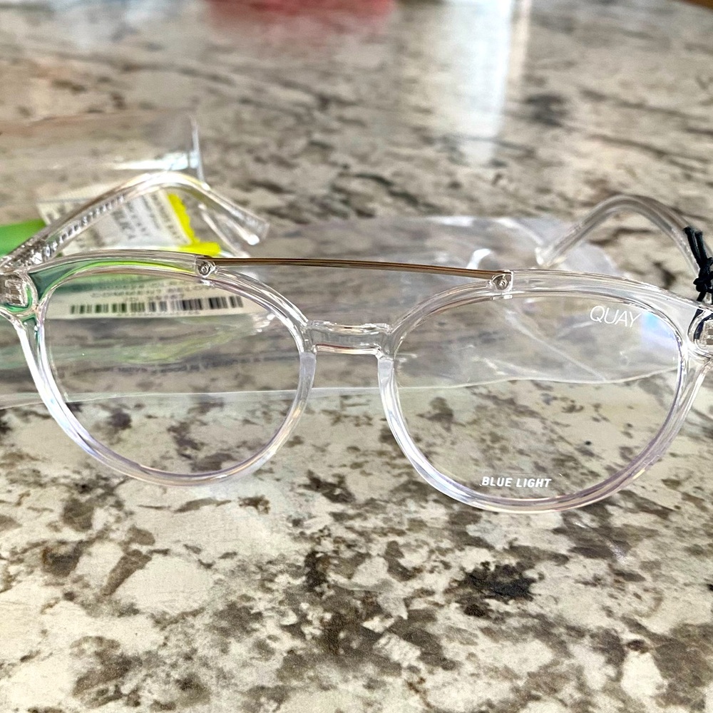 QUAY Clear Blue Light Comment Below Glasses w/Case NWT